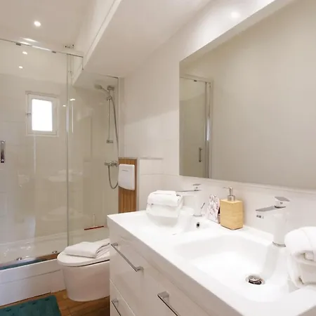 Promenade Sea View 2 Bedrooms, Ac, Wifi アパート *