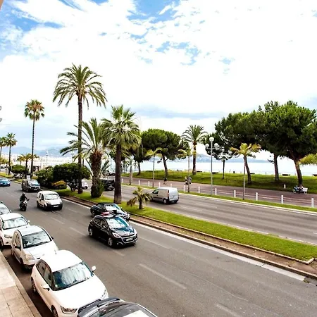 Promenade Sea View 2 Bedrooms, Ac, Wifi アパート *